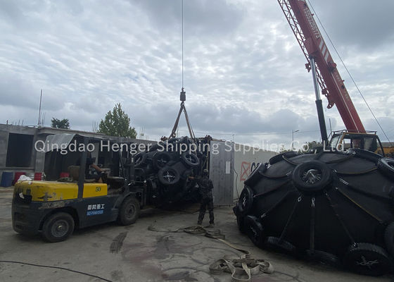 গুণ ISO 17357 Certified Pneumatic Rubber Fender with Natural Rubber Cover and 50Kpa/80kpa Working Pressure কারখানা