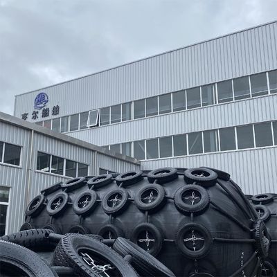 গুণ Custom Manufacturing Pneumatic Rubber Fender with 24 Months Shelf Life and Safety Valve Included for No Performance Deterioration কারখানা