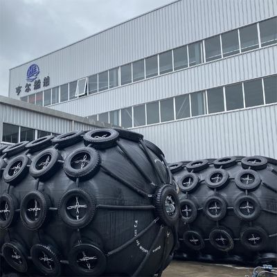 গুণ Two-year Warranty Pneumatic Rubber Fender 2.5*5.5M For Vessel Berthing কারখানা