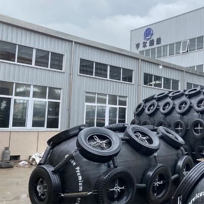 গুণ Two-year Warranty Pneumatic Rubber Fender 2.5*5.5M For Vessel Berthing কারখানা