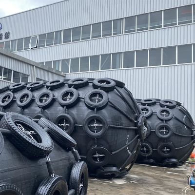 গুণ Three-Year Warranty Pneumatic Rubber Fender 2.0*4.5M For Dock Anti-Collision কারখানা