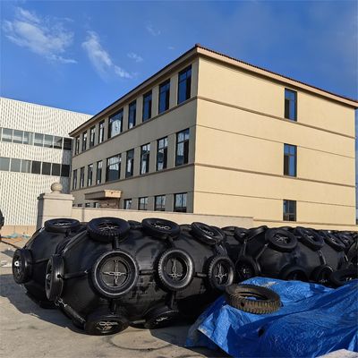 গুণ Two-year Warranty Pneumatic Rubber Fender 2.5*5.5M For Vessel Berthing কারখানা