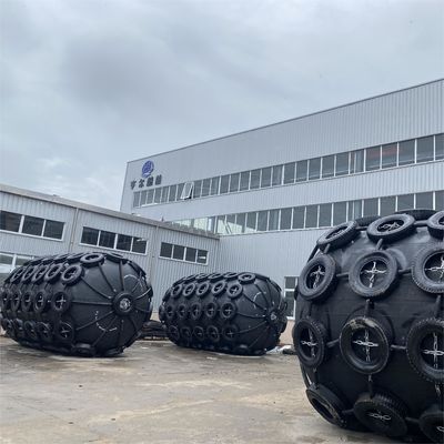 গুণ Three-Year Warranty Pneumatic Rubber Fender 2.0*4.5M For Dock Anti-Collision কারখানা