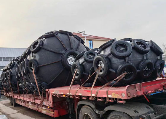গুণ 6 to 12 Years Design Life Pneumatic Marine Fender with 50kPa/80kPa Working Pressure for Ship-to-ship and Ship-to-dock Protection কারখানা
