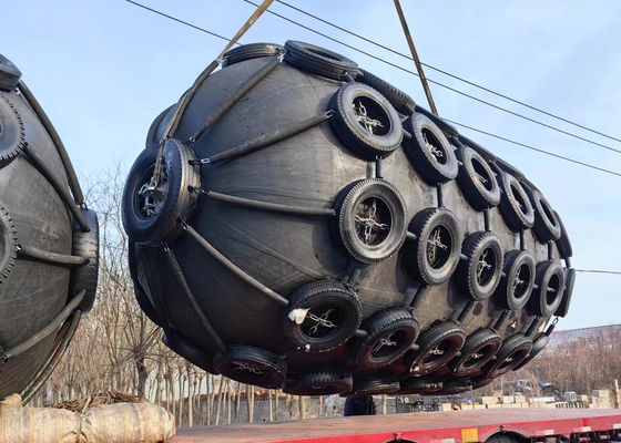গুণ 6 to 12 Years Design Life Pneumatic Marine Fender with 50kPa/80kPa Working Pressure for Ship-to-ship and Ship-to-dock Protection কারখানা
