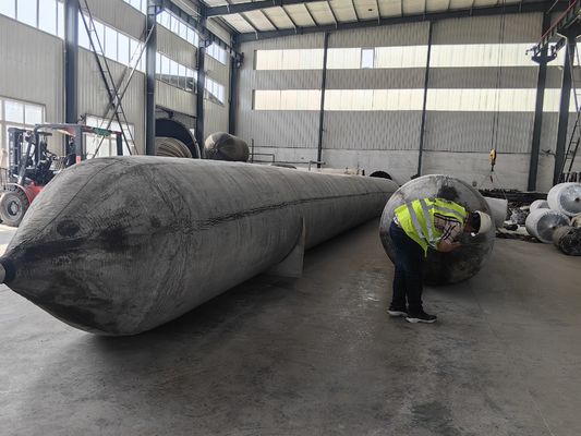 গুণ High Pressure Resistance Inflatable Marine Airbags Cylindrical Type Offering Performance For Ship Launching Cargo Handling কারখানা