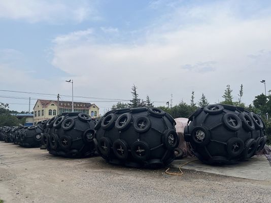 গুণ 80KPa অত্যন্ত টেকসই এবং দীর্ঘ দীর্ঘস্থায়ী নেট টাইপ সামুদ্রিক রাবার Fenders জাহাজ মর্টিং জন্য কারখানা