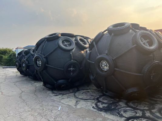 গুণ ভাল মানের এসটিএস 50 কেপিএ কালো বায়ুসংক্রান্ত রাবার ফেন্ডার ইয়োকোহামা টাইপ ফেন্ডার কারখানা