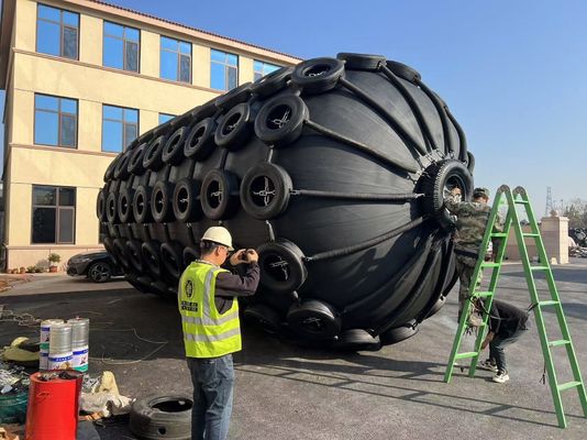 গুণ কাস্টমাইজড নিউম্যাটিক রাবার ফেন্ডার প্রাথমিক অভ্যন্তরীণ চাপ 50 কেপিএ কারখানা