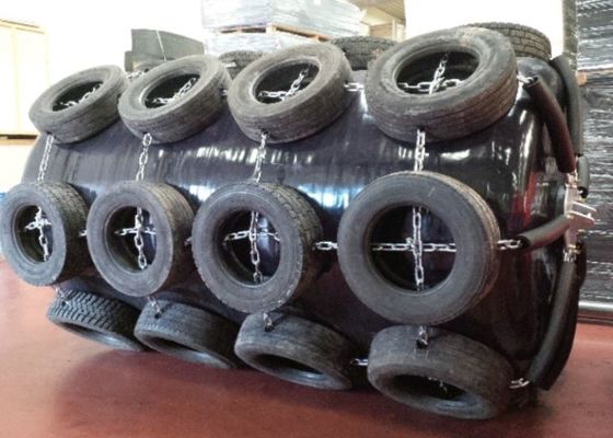 গুণ ISO 17357 Certified EVA Foam Filled Fender with Customizable Density 70-110kg/m³ and 0.5m-4.8m Diameter for Marine Use কারখানা