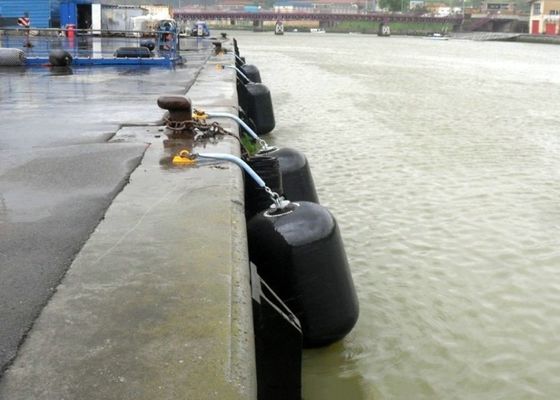 গুণ ISO 17357 Certified EVA Foam Filled Fender with Customizable Density 70-110kg/m³ and 0.5m-4.8m Diameter for Marine Use কারখানা