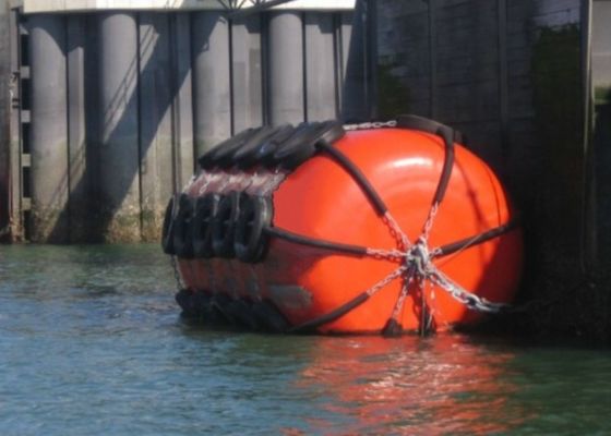 গুণ ISO 17357 Certified EVA Foam Filled Fender with Customizable Density 70-110kg/m³ and 0.5m-4.8m Diameter for Marine Use কারখানা