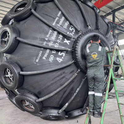 গুণ Initial Internal Pressure 80kpa Marine Fendre Net Type Ideal for Marine Vessel Impact Absorption and Dock Safety Systems কারখানা