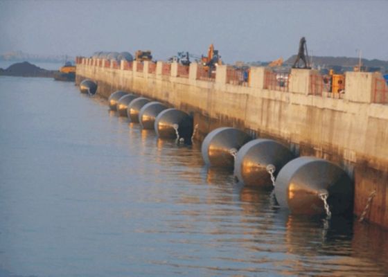 গুণ High Density Foam Core Foam Filled Fender with High Energy Absorption Capacity and Positive Buoyancy for Marine Protection কারখানা