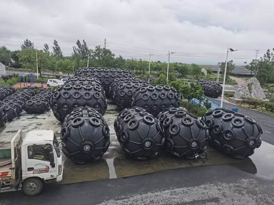 গুণ ভারী দায়িত্ব 50kpa & 80kpa চাপ সঙ্গে বায়ুসংক্রান্ত রাবার Fender আইস ক্লাস জাহাজের বার্থিং সুরক্ষা জন্য কারখানা