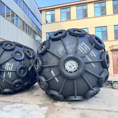 গুণ 4.8x12m 50kpa / 80kpa Pneumatic Fenders For Ships কারখানা