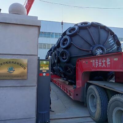 গুণ Pneumatic Rubber Fender For Marine Service কারখানা