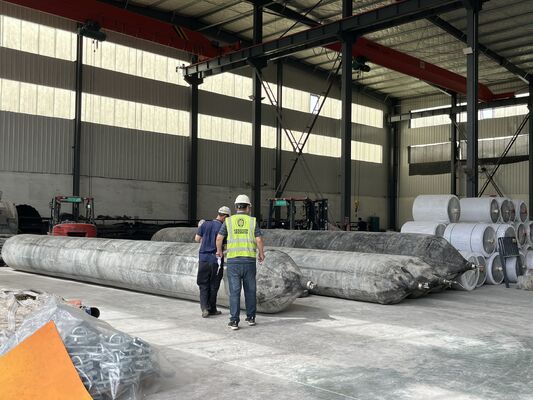 গুণ Marine Rubber Airbag with High Grip Surface Pattern for Stable Shipyard Positioning in 0.8-3 M Diameter and 4-25 M Length কারখানা