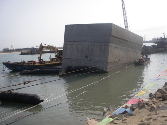 গুণ শিল্প মেরিন রাবার এয়ারব্যাগ বায়ুসংক্রান্ত এয়ার ব্যাগগুলি জাহাজটি চালুর জন্য 8 - 24 মি দীর্ঘ কারখানা