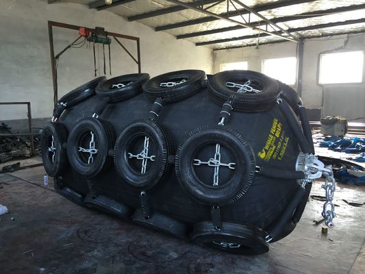 গুণ Yokohama প্রকার বায়ুসংক্রান্ত রাবার ফেন্ডার Deflatable Yokohama Dock Rubber Fender কারখানা