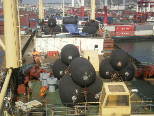 গুণ ডক সুরক্ষার জন্য 1.5*2.5 মি বায়ুসংক্রান্ত রাবার ফেন্ডার সামুদ্রিক রাবার ফেন্ডার কারখানা