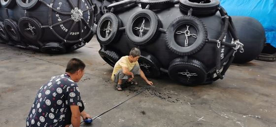 গুণ টায়ার এবং চেইন সহ বোট বায়ুসংক্রান্ত রাবার ফেন্ডার কারখানা