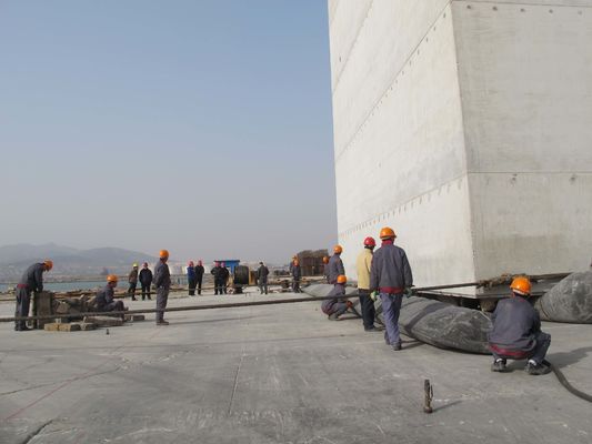 গুণ কাস্টমাইজযোগ্য সামুদ্রিক রাবার এয়ারব্যাগগুলি লঞ্চিং এবং ডকিংয়ে জাহাজকে সহায়তা করতে কারখানা