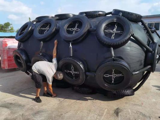 গুণ Dia 0.5m-4.5m 50KPA বায়ুসংক্রান্ত রাবার ফেন্ডার আন্তর্জাতিক সার্টিফিকেশন কারখানা