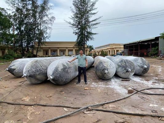 গুণ D1.5*L12 ভেসেল মেরিন রাবার এয়ারব্যাগ ভারী উত্তোলন এবং জাহাজ চালু করার জন্য কারখানা